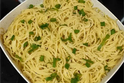 Macarrão alho e óleo um prato simples e delicioso que todo m