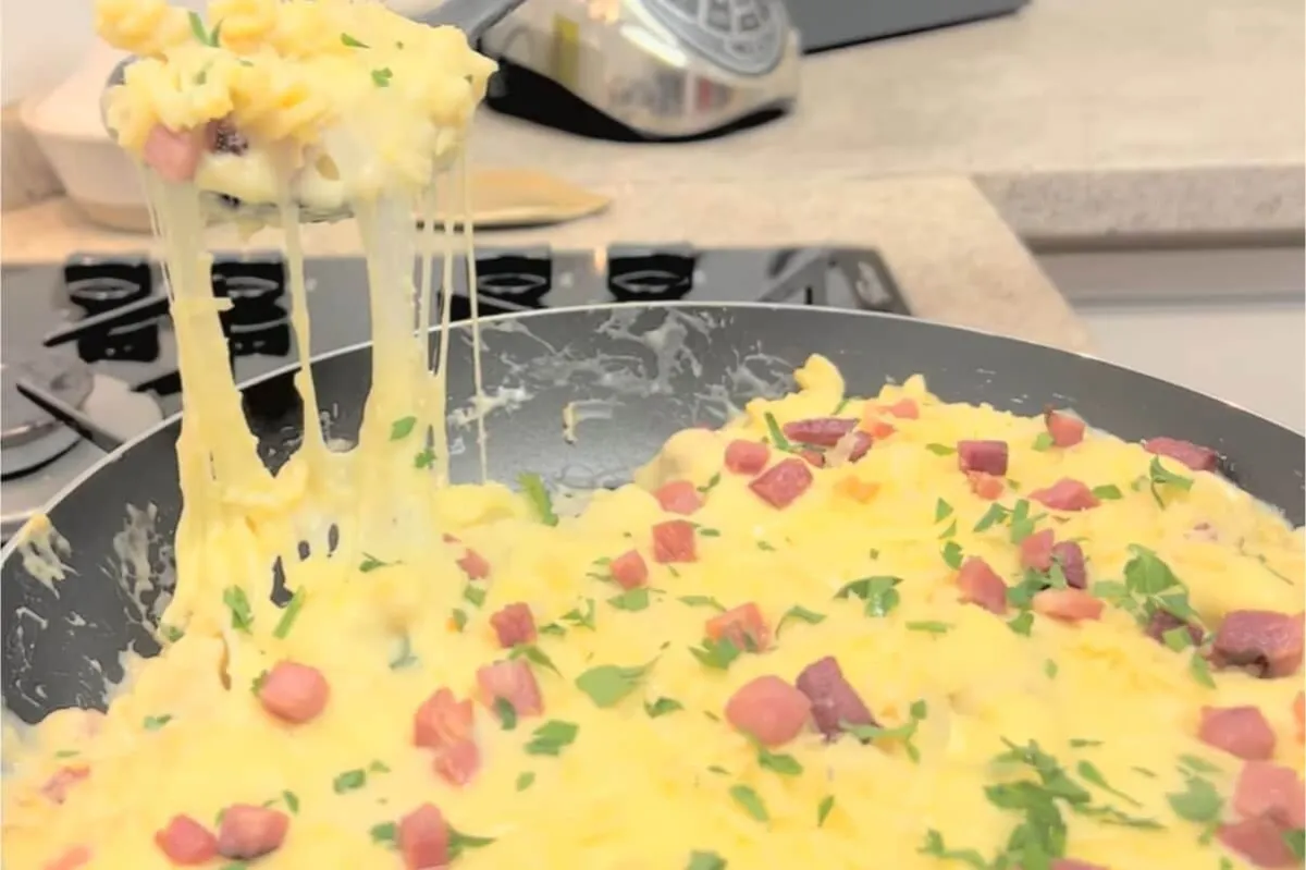 Macarrão com creme de batata muito fácil de fazer para seu a
