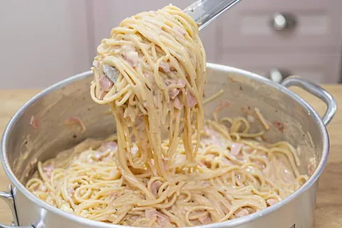 Macarrão com creme de leite um prato simples e delicioso par