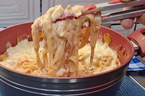 Macarrão com molho rosê cremoso e muito fácil que fica pront
