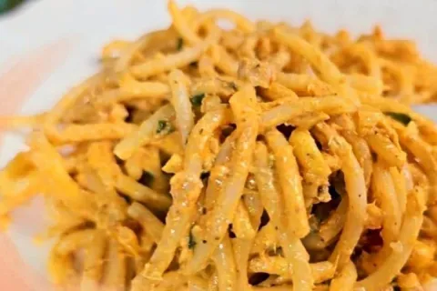 Macarrão com sardinha delicioso com aquele molho bem tempera