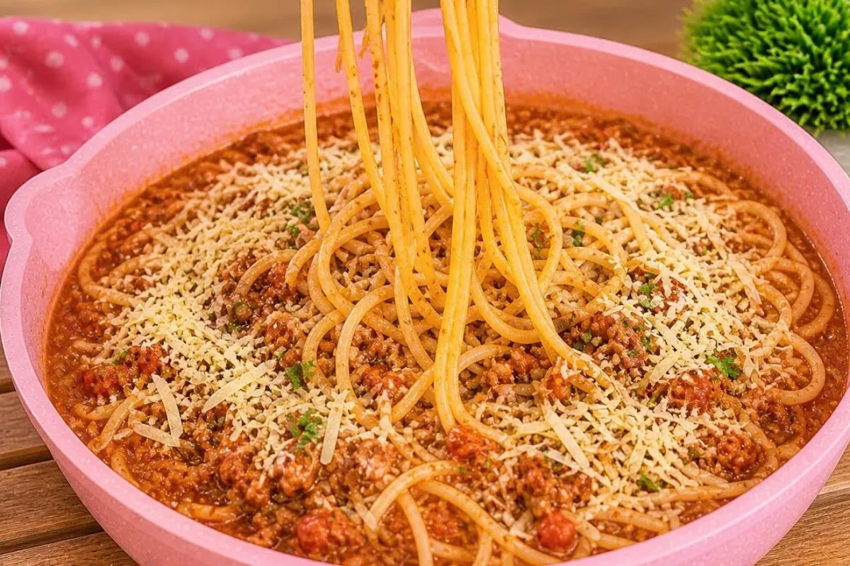 Macarrão cremoso com fraldinha e bacon feito de um jeito ráp