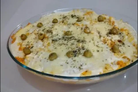 Macarrão cremoso com frango feito bem rapidinho para seu alm