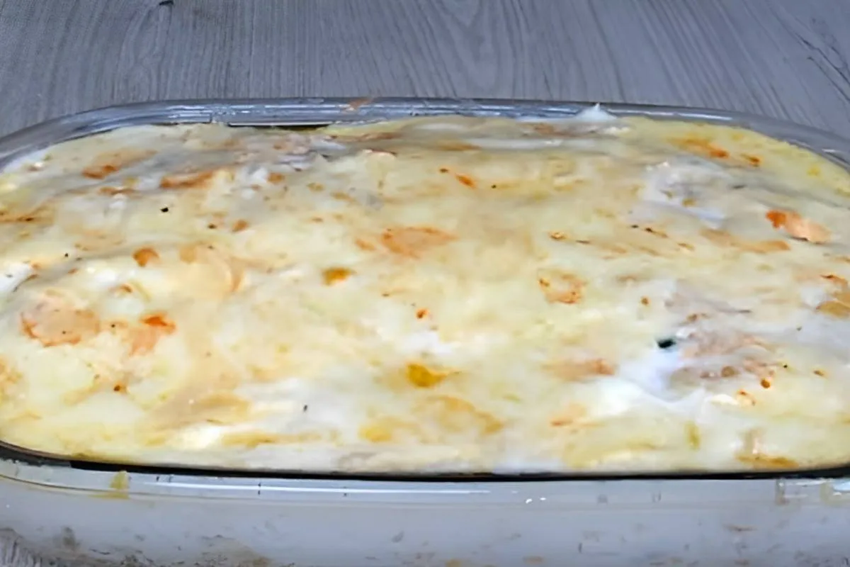 Macarrão de forno com frango e molho branco uma receita simp