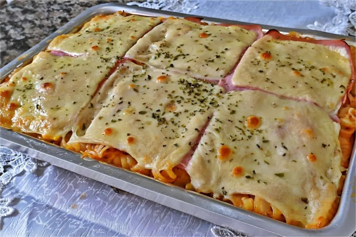 Macarrão de forno com presunto e queijo simples e fácil perf
