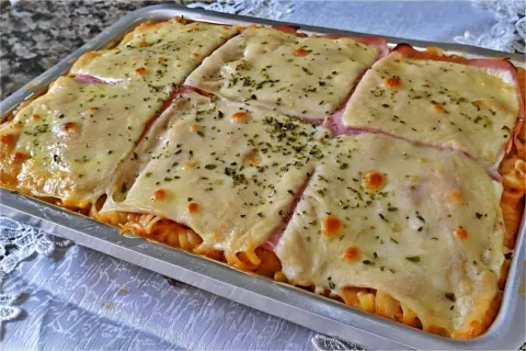 Macarrão de forno com presunto e queijo simples e fácil perf