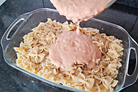 Macarrão de forno cremoso irresistível: não faça macarronada