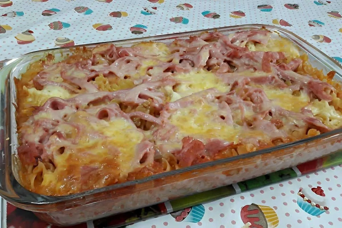 Macarrão de forno simples e prático perfeito para quem não q