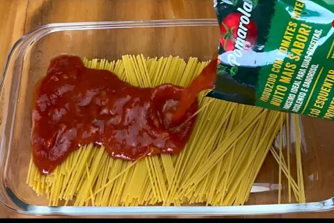 Macarrão de preguiçoso para você fazer sem sujar panela e ag