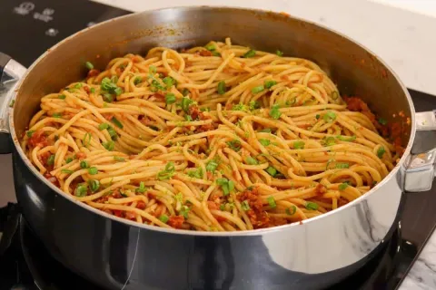 Macarrão fácil e rápido de preparar com muito sabor que fica