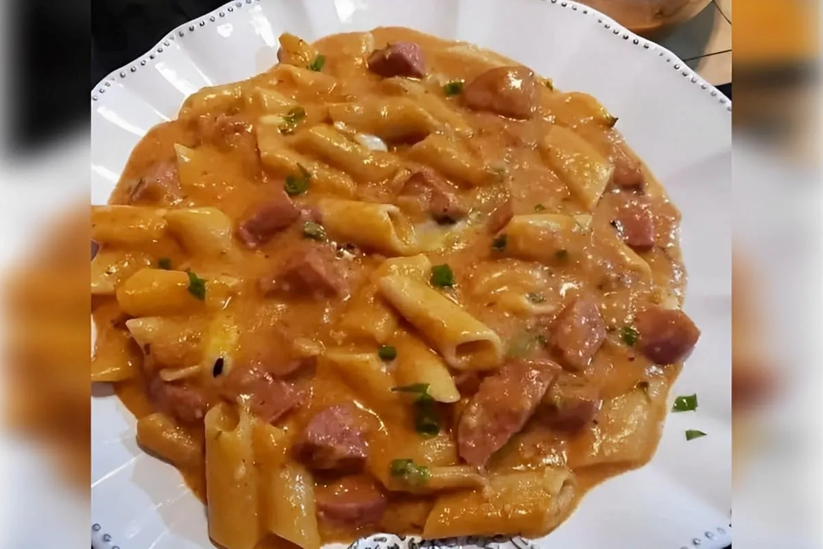 Macarrão na panela de pressão simples e prático fica pronto