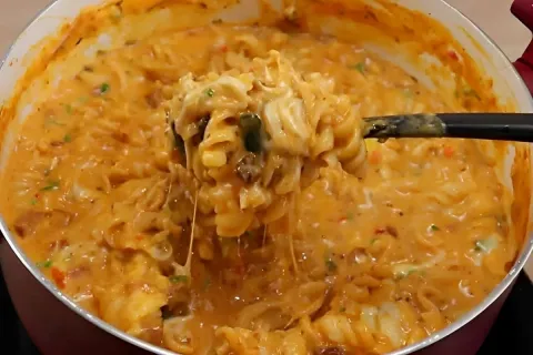 Macarrão parafuso cremoso de uma panela só muito fácil e per