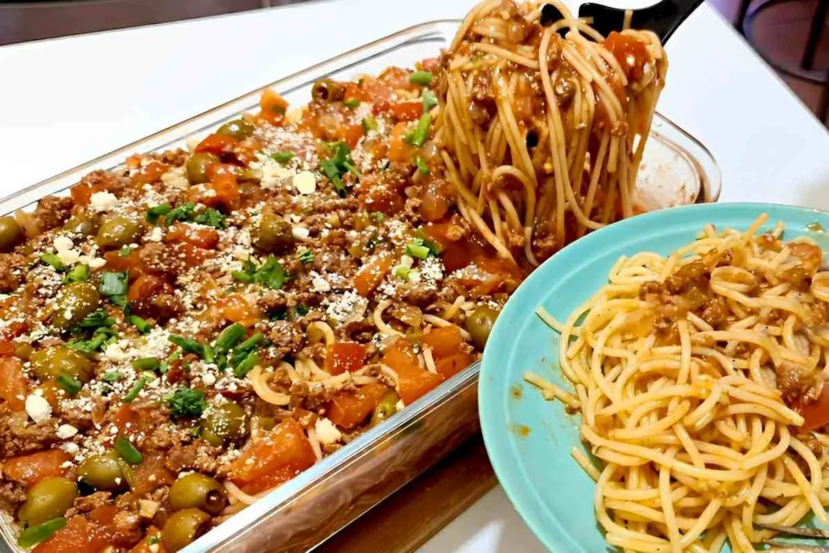 Macarronada à bolonhesa deliciosa para servir no almoço de d