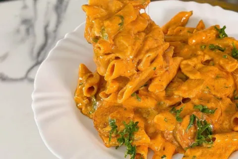 Macarronada cremosa feita na panela de pressão em poucos min