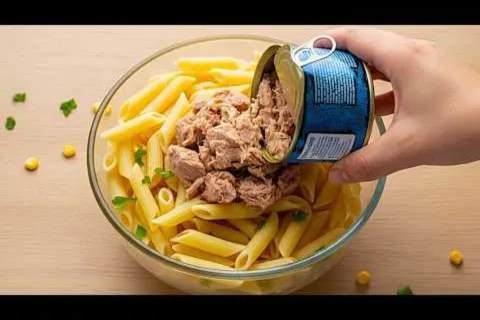 Macarronada de atum deliciosa para garantir uma refeição ráp