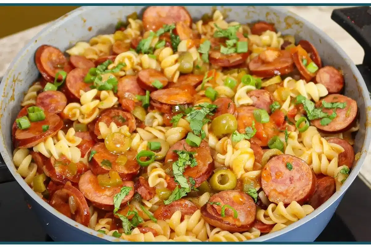 Macarronada de calabresa que faço nos dias mais corridos e m
