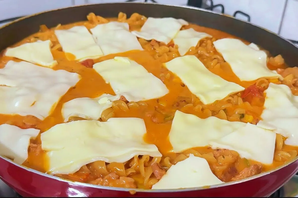 Macarronada de frigideira, um macarrão muito cremoso e sucul