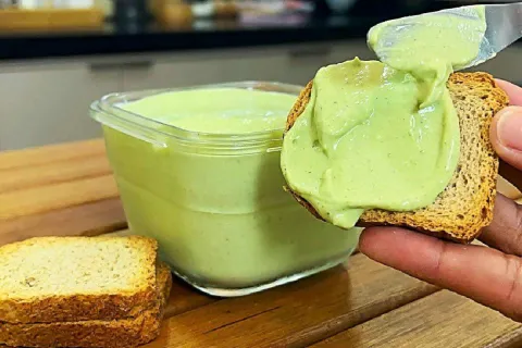 Maionese de alho temperada perfeita e bem cremosa para acomp