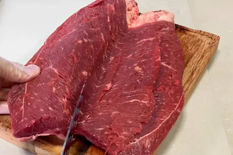 Maminha assada recheada deliciosa e fácil de fazer para o al