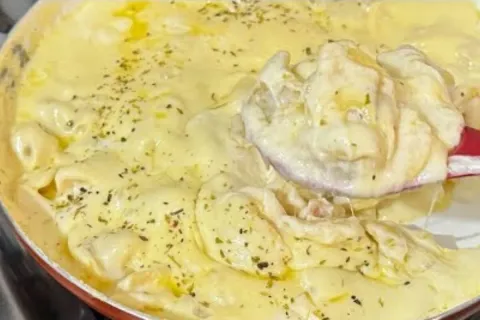Massa ao molho branco: veja como fazer um capeletti de frang