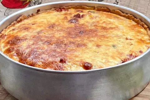 Massa com 2 ingredientes para torta salgada recheada que fic