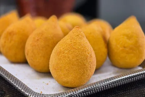 Massa de coxinha perfeita douradinha por fora e cremosa por 