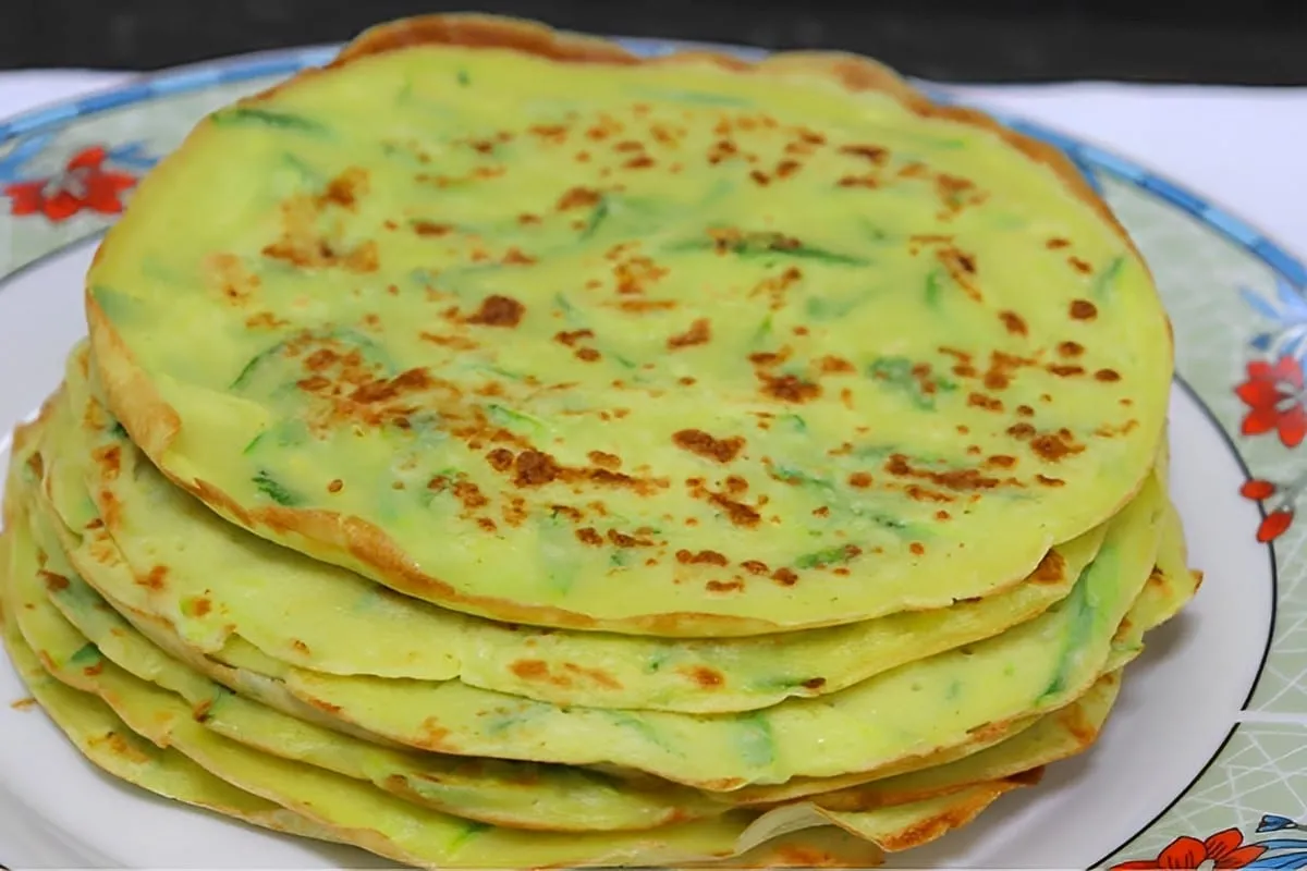 Massa de panqueca de abobrinha bem levinha fica incrível com