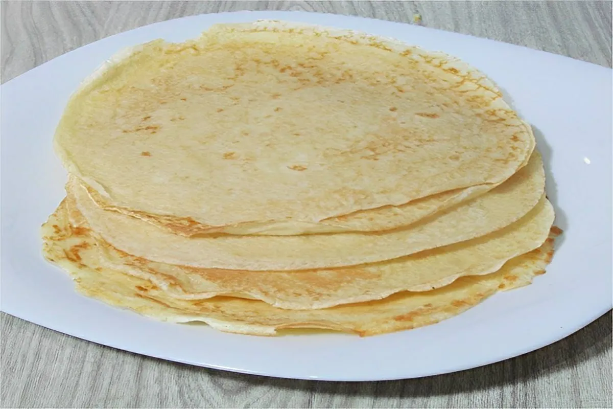 Massa de panqueca fofinha simples e fácil de fazer muito prá