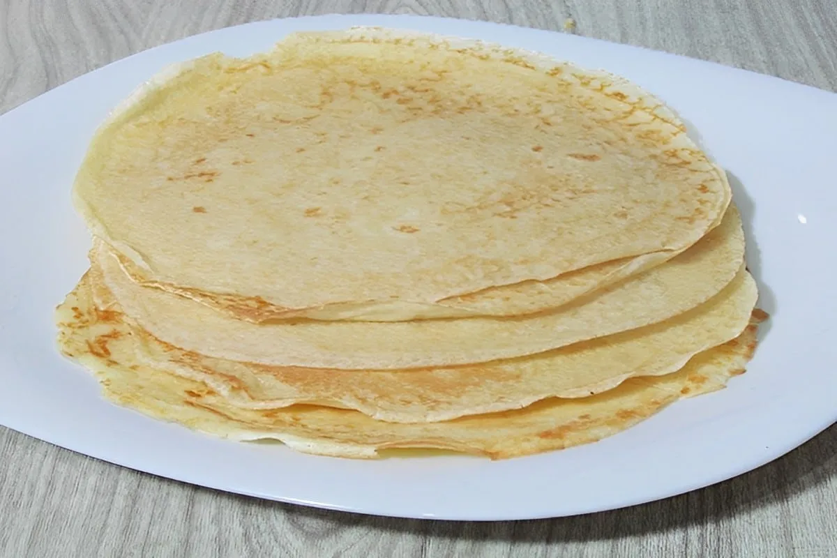 Massa de panqueca simples com ingredientes que você tem no a