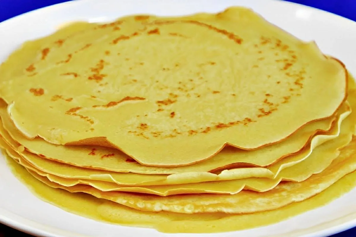 Massa de panqueca simples e prática para rechear como prefer