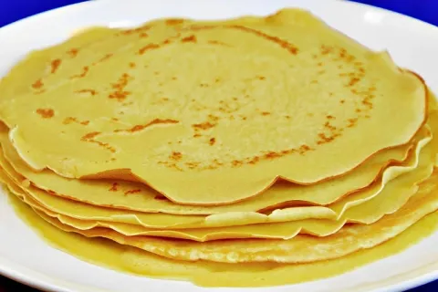 Massa de panqueca simples e prática para rechear como prefer