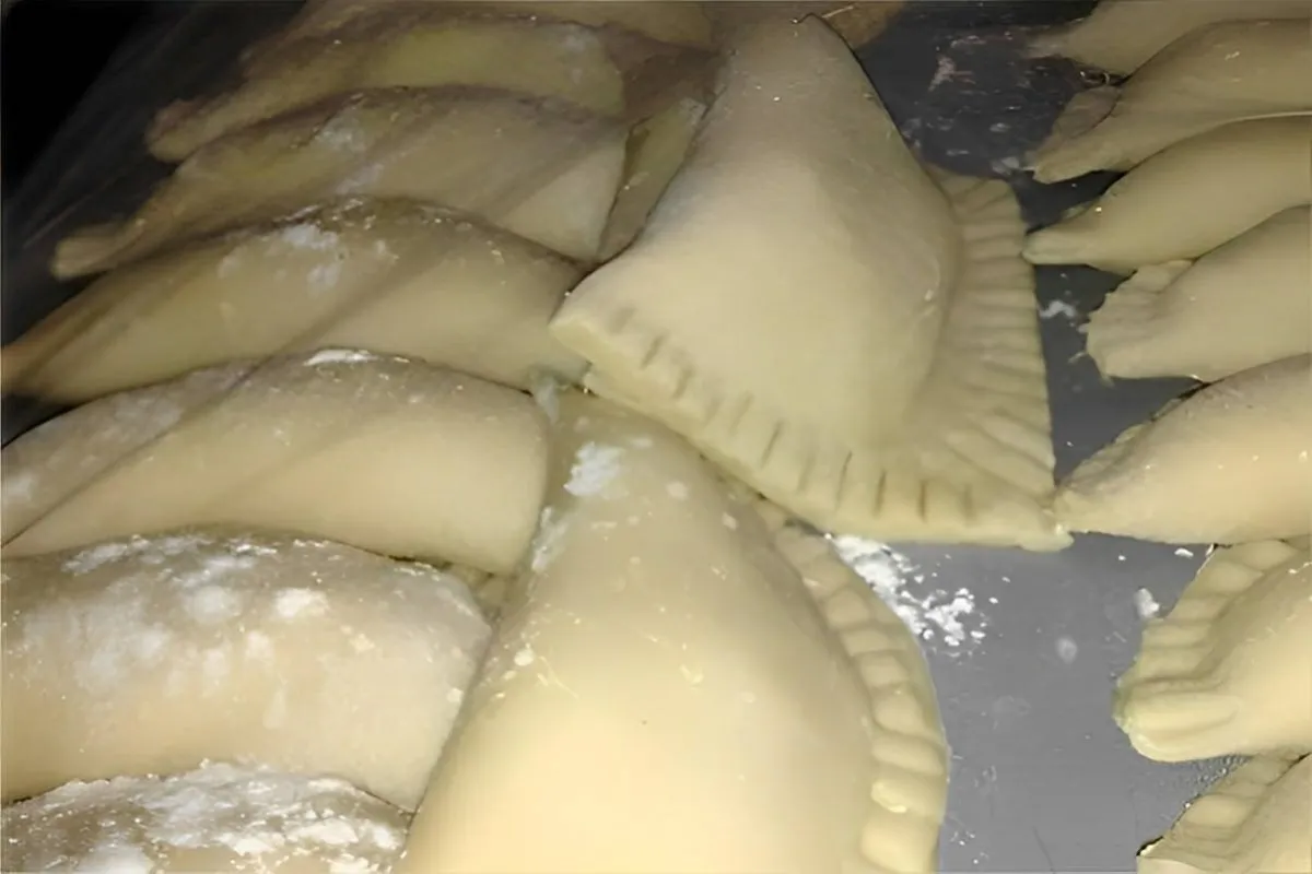 Massa de pastel de feira sequinha perfeita para fazer os mai