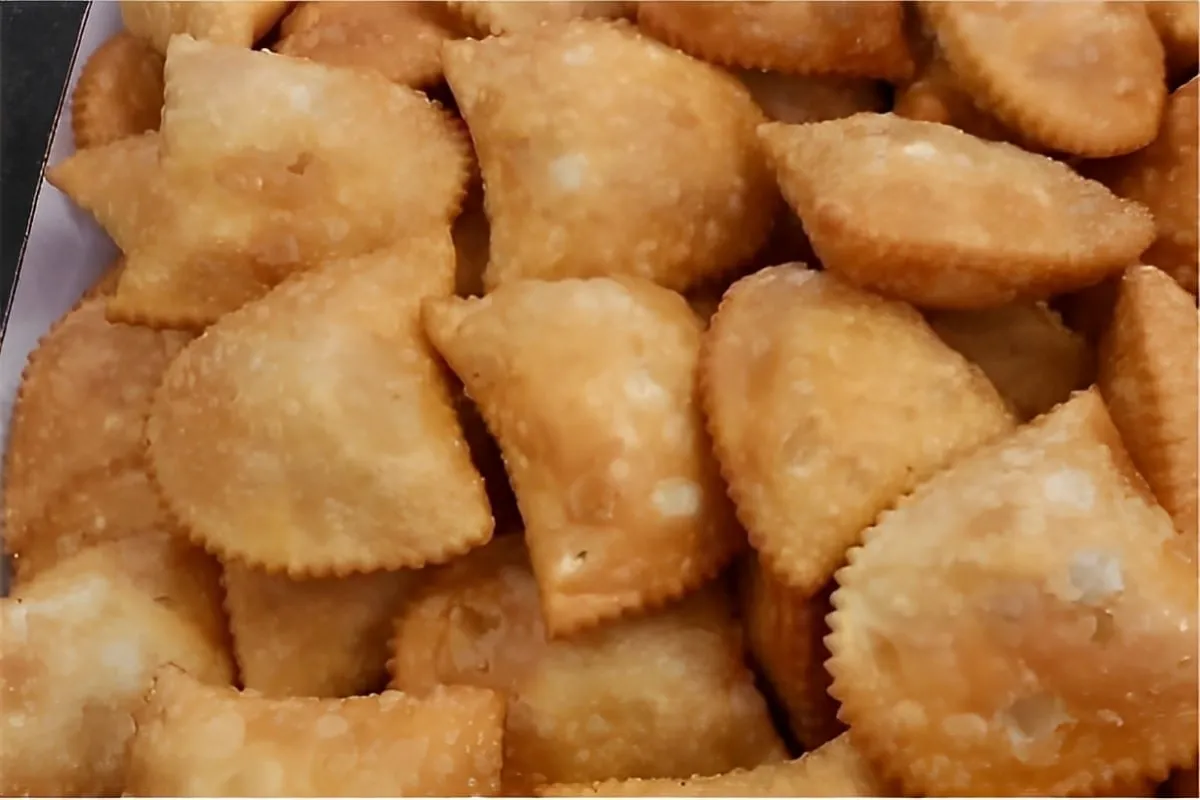 Massa de pastel sequinha é só escolher o recheio e fazer del