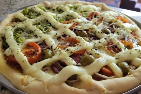 Massa de pizza caseira profissional para você fazer para a f