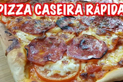 Massa de pizza caseira super fácil, com textura leve e macia