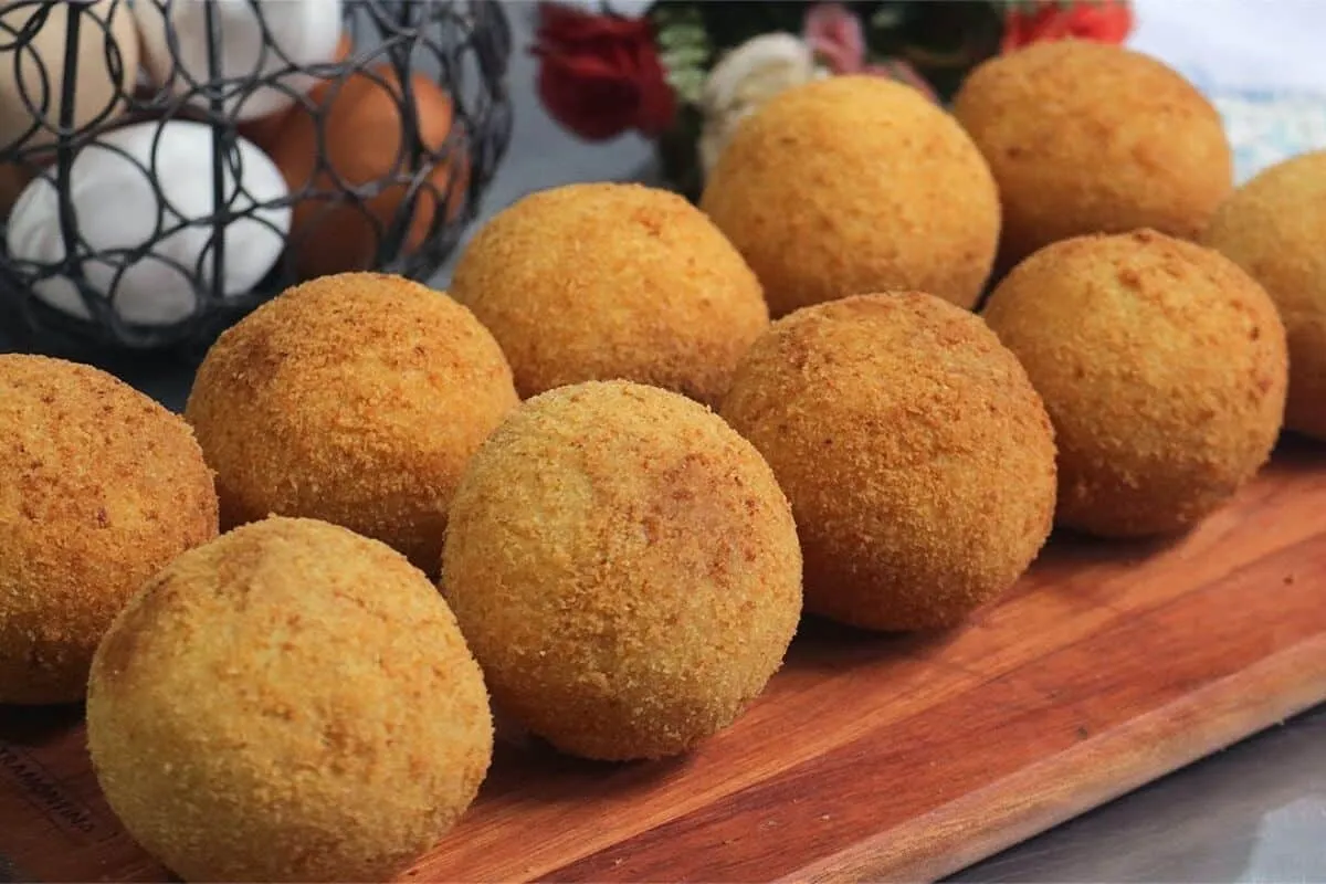 Massa de salgado frito, que é considerada a mais gostosa do