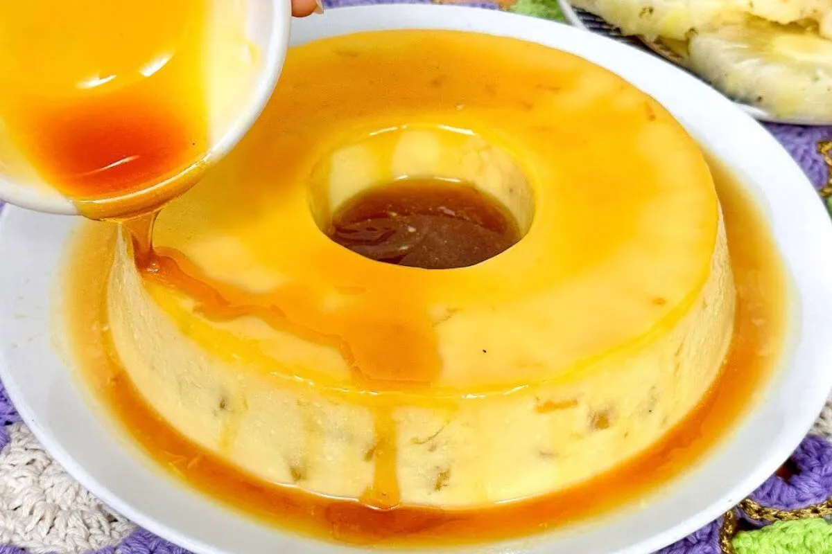 Misturei creme de leite com abacaxi e fiz um delicioso pudim