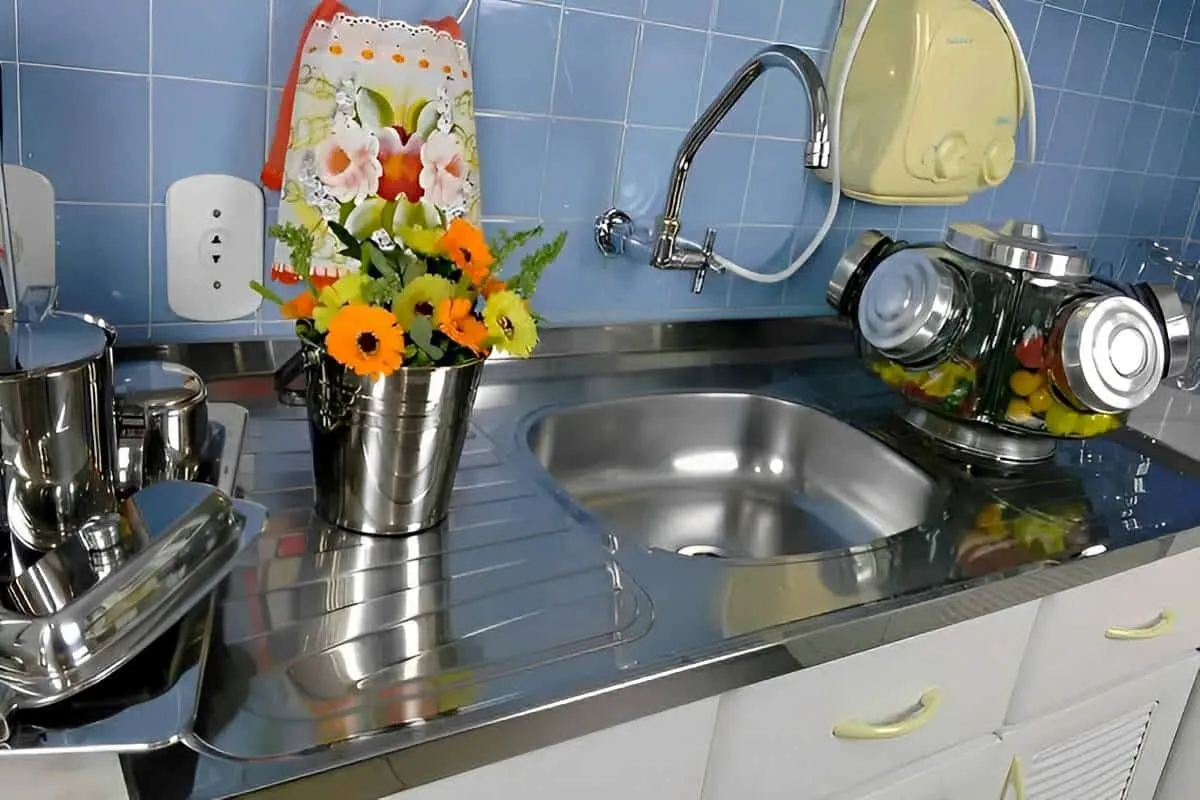 Misturinha caseira para dar brilho em pias de inox sem fazer