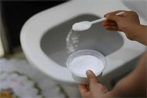 Misturinha caseira para limpar vaso sanitário e eliminar os 