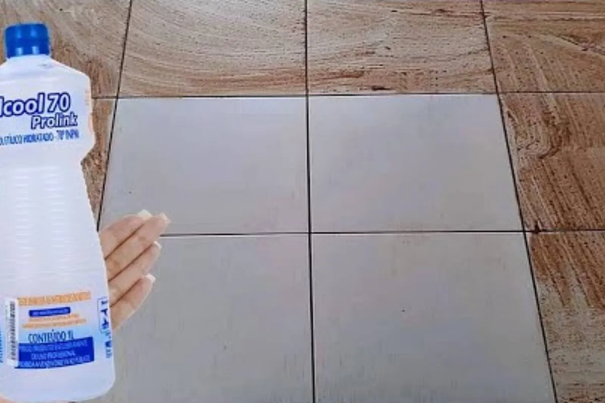 Misturinha com álcool para limpeza para piso encardido e man