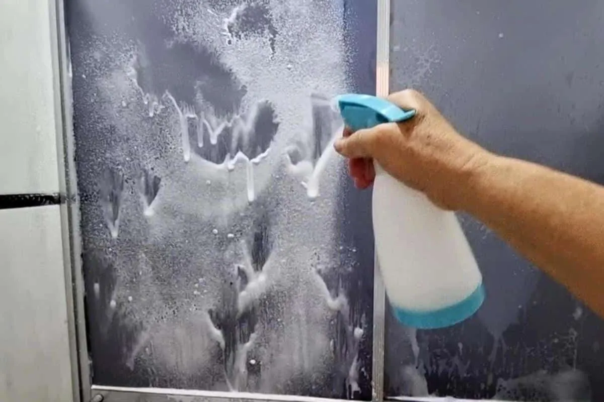 Misturinha para limpar box do banheiro: desengordura rapidin