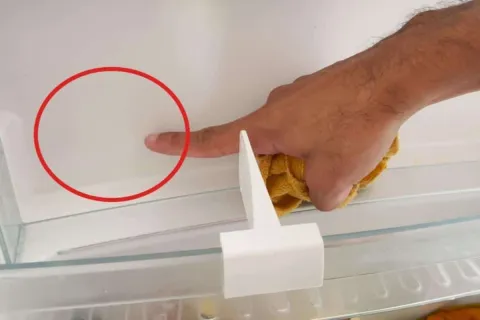 Misturinha para limpar geladeira: tira toda a sujeira e mau 