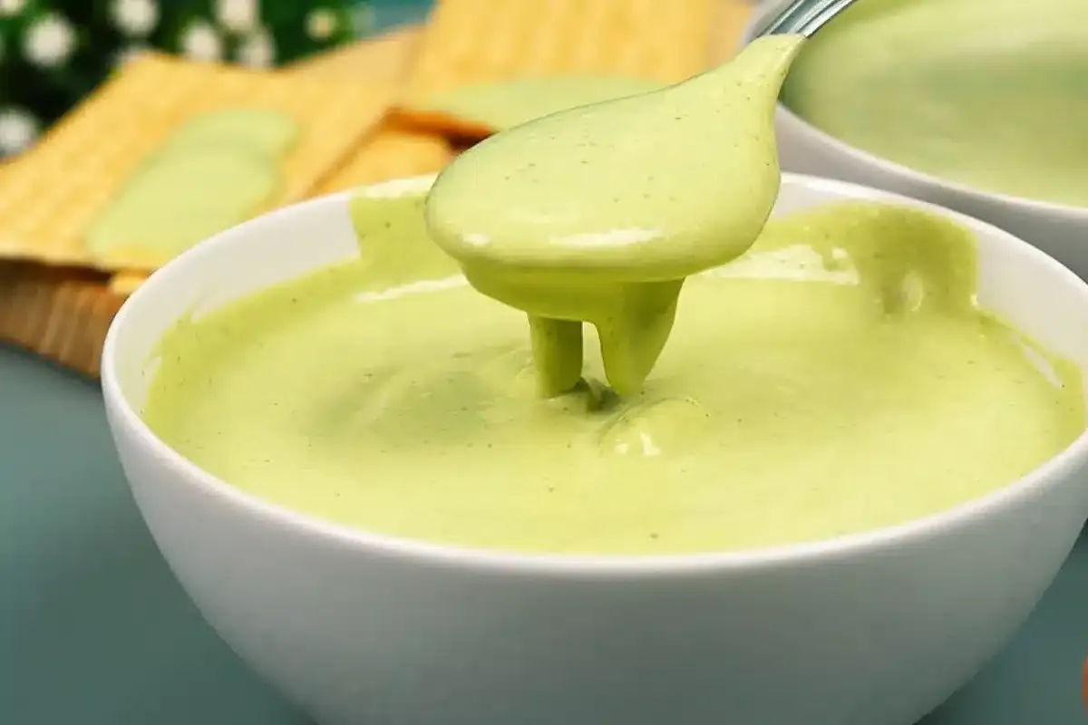 Molho verde de lanchonete super cremoso e bem temperado, par