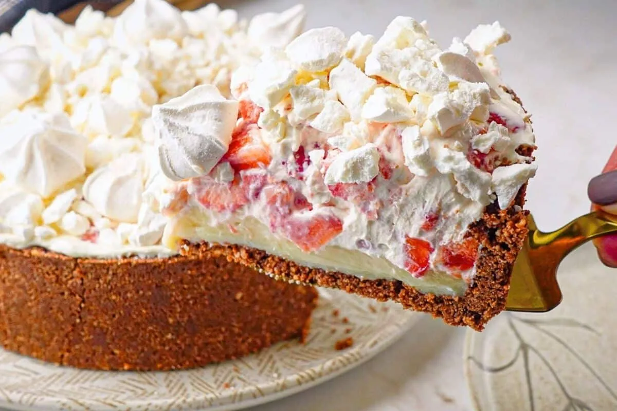 Morangoffe: aprenda a fazer essa torta deliciosa e linda que