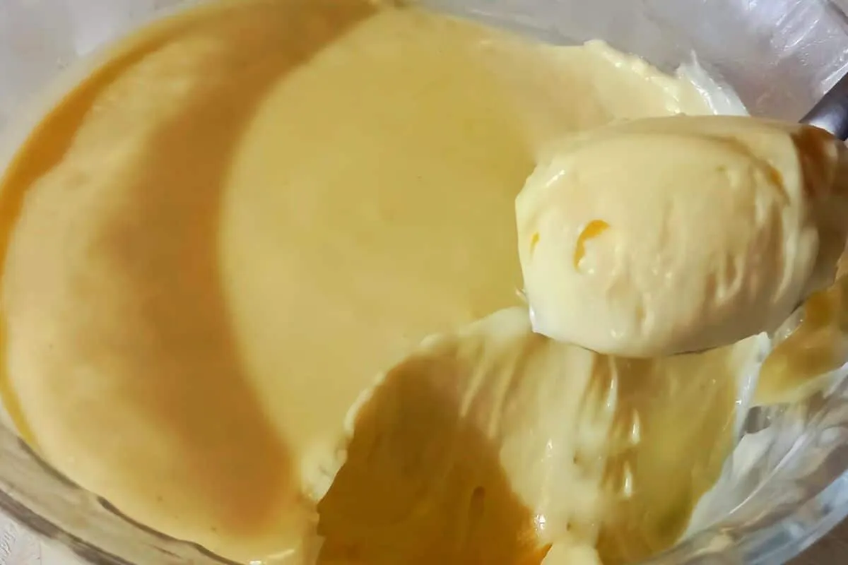 Mousse cremoso de abacaxi feito com apenas três ingredientes