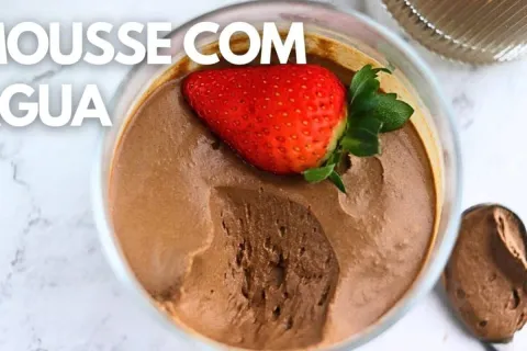 Mousse de chocolate com água, uma sobremesa prática que fica
