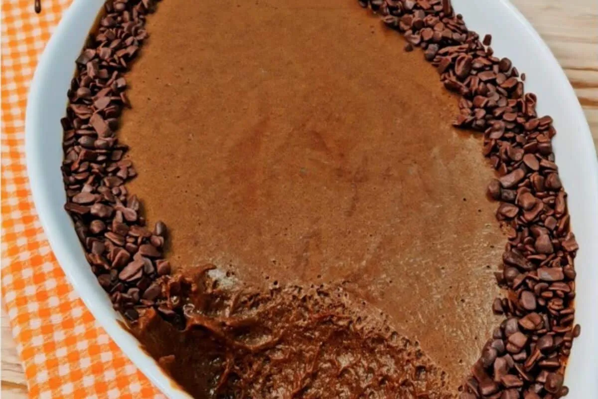 Mousse de chocolate que derrete na boca, fica super leve e n