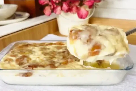 Mousse de limão com banana cremoso e refrescante, uma sobrem