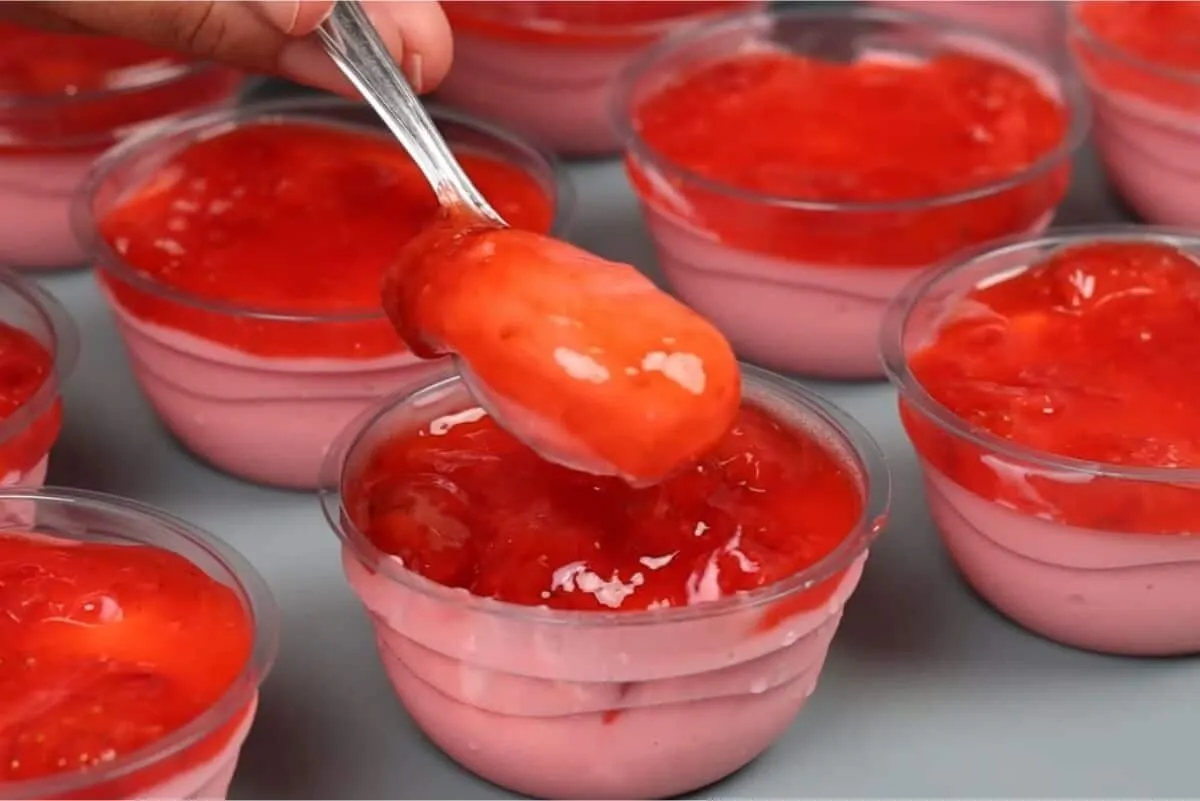 Mousse de morango com Tang: a sobremesa super cremosa que le