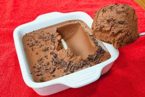 Mousse low carb com apenas dois ingredientes, para saborear 